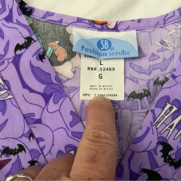 SB Fashion Scrubs V Neck Scrub Top Purple Background Medical Vet Tech
Sz Large - Picture 14 of 14